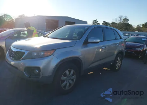 2013 Kia Sorento Lx z USA, uszkodzony, nr VIN 5XYKT4A18DG401343